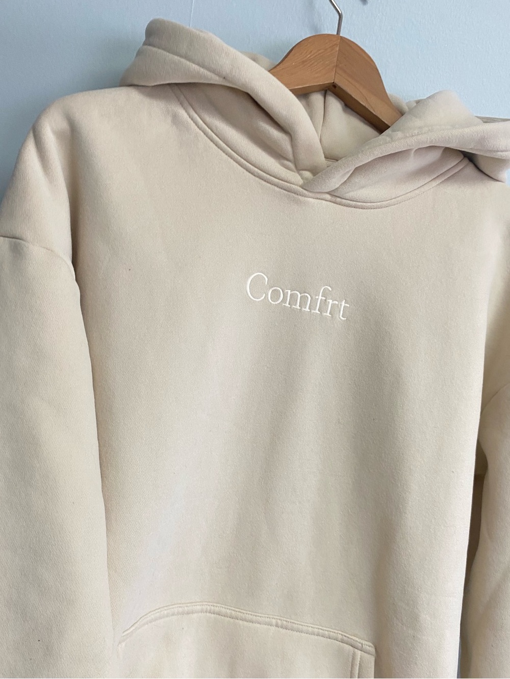 LIKE NEW COMFRT HOODIE - LARGE - Picture 3 of 8